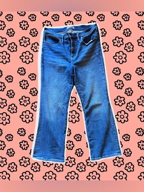 Madewell Cali Demi Boot Jeans in Med Wash